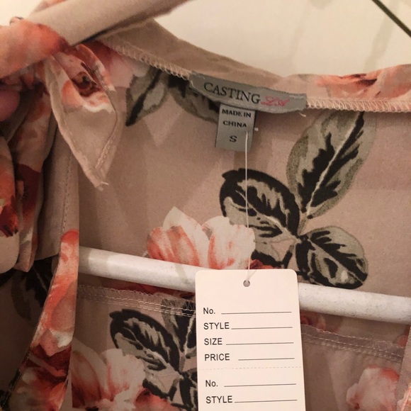 Floral Design Cropped Blouse- NWT - Picture 6 of 6